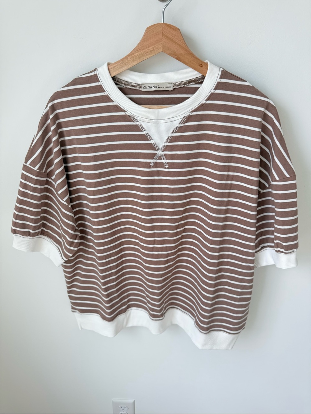 Zenana Women’s New Brown & White Striped Short Sleeve Sweatshirt | L